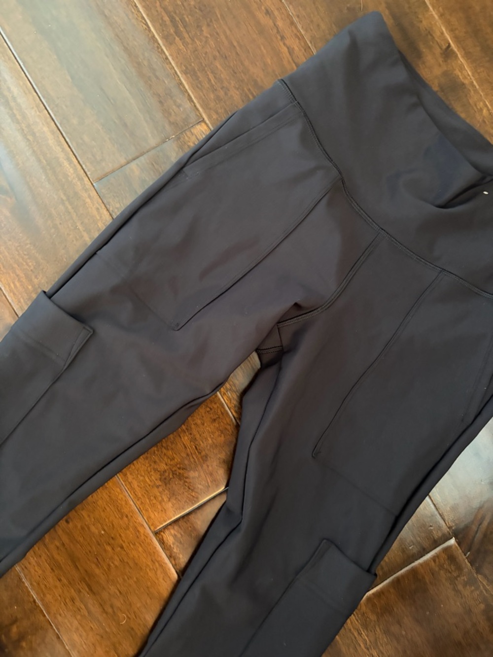 Old Navy Black High-Waist Pocket Leggings - Picture 2 of 3